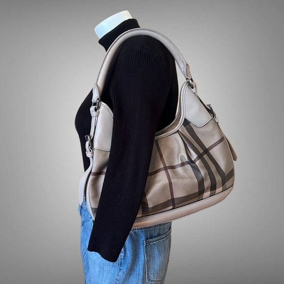 A40- π― % authentic Burberry shoulder bag - Picture 2 of 16